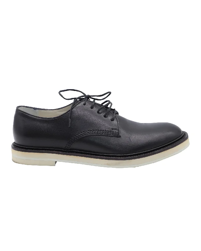 Gucci Lace-Up Derby Shoes in Black Leather