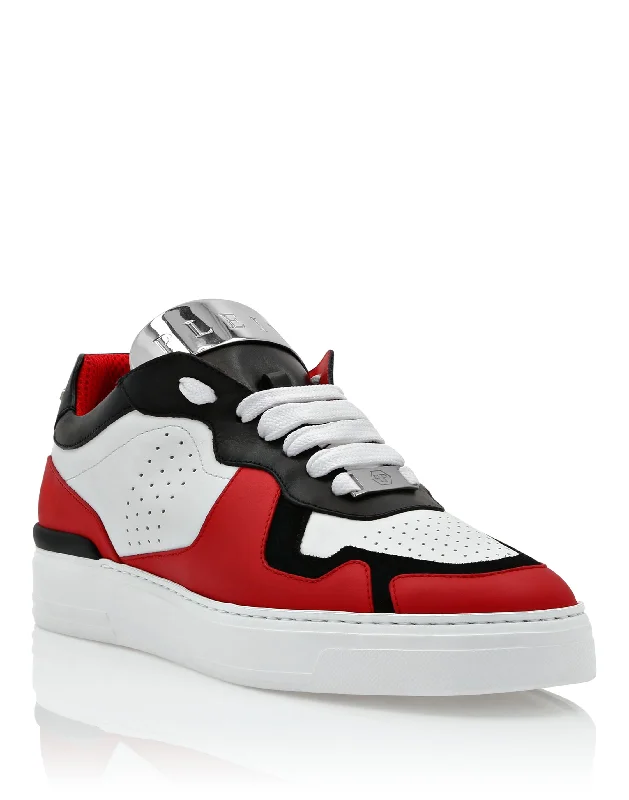 Lo-Top Sneakers Stripes Tech - Inspired Sneaker Look  